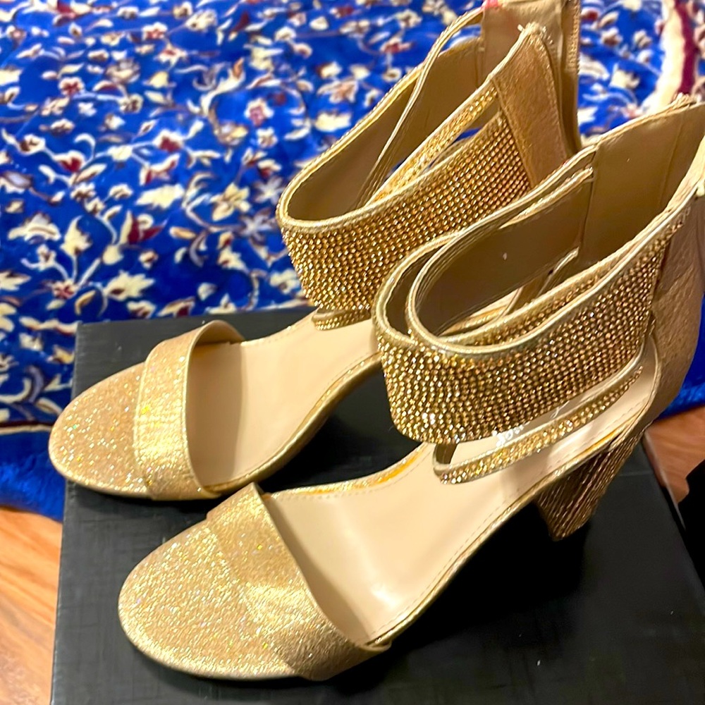 NEW never worn! size 10 (heels)